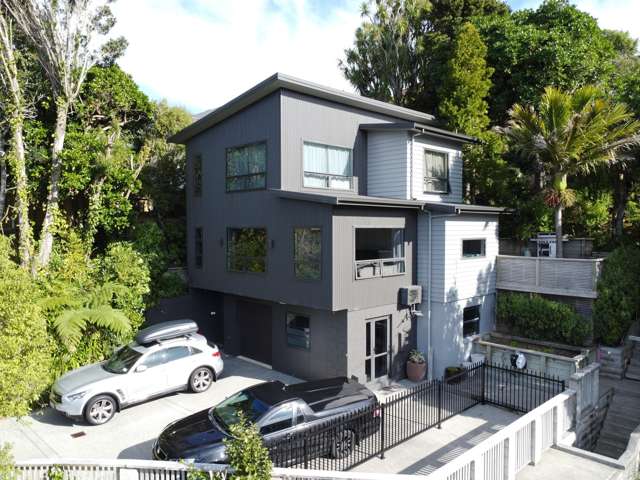 Ngaio! Warm and Modern Family Comfort with Views