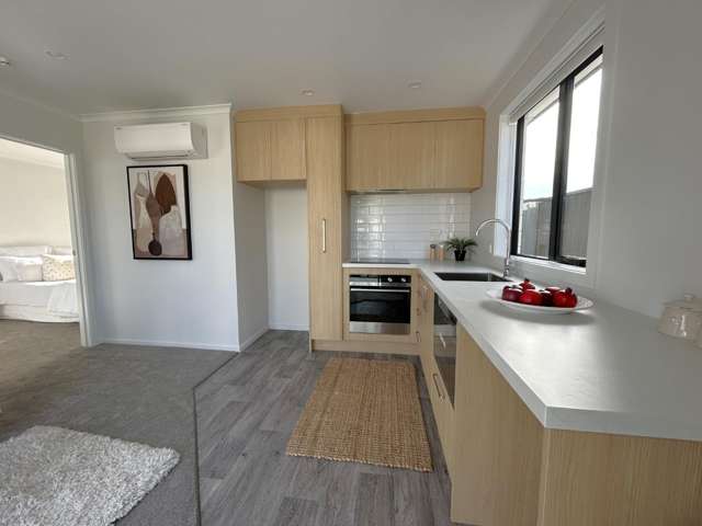5 Mackie Mews 10288_2