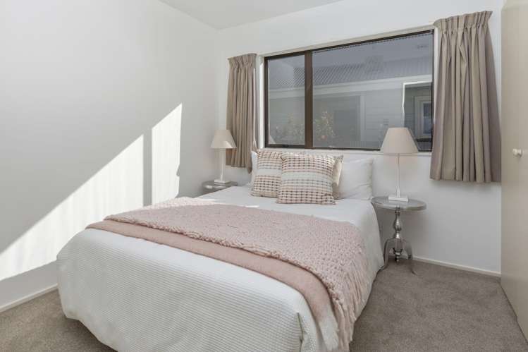 2/11 Duncan Street Sumner_9