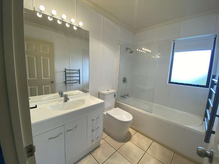 15 Pebble Beach Boulevard Kamo West_16