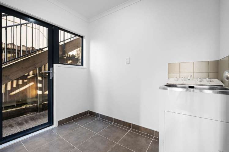 86 Fields Parade Oteha_21