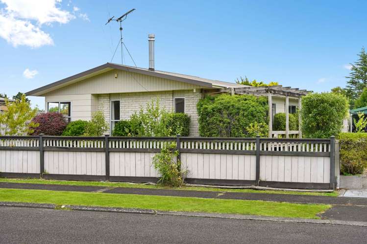  5 Brookbank Place Glenview_12