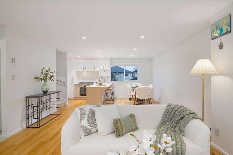 77 Bordeaux Parade Te Atatu South_18
