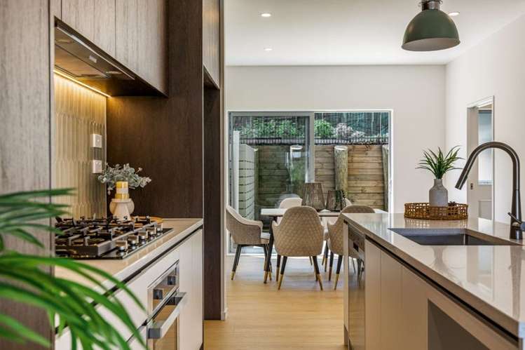 35 Lawson Creek Street 11410_16