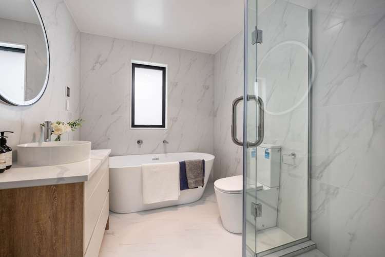 11C Norman Lesser Drive St Johns_24