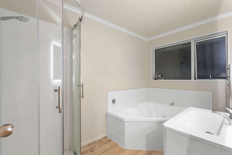 12a Hurricane Way Wigram_12