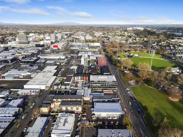 2/9 Vialou Street Hamilton Central_27