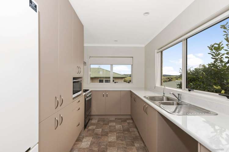 41/8 Village Place Tuakau_5