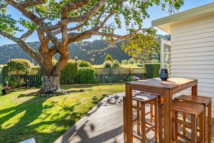 7 Moehau Grove Trentham_11