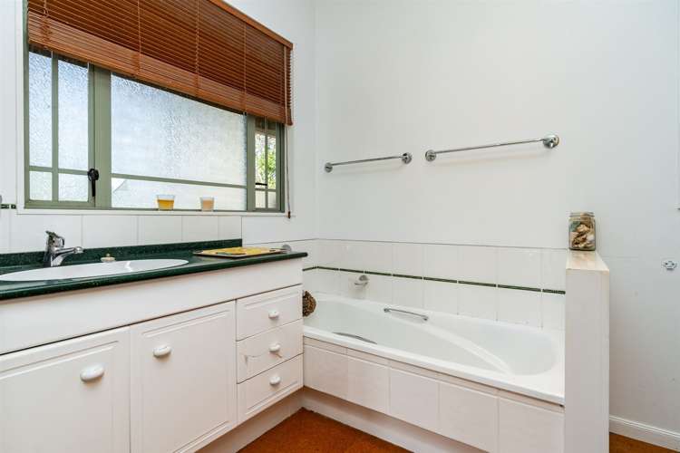 212 Staniforth Road Kaiwaka_5