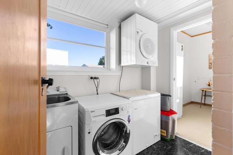 79 Savage Crescent West End_24