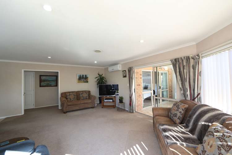 911a Churchill Street Akina_13