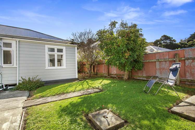 16 Riddlers Crescent Petone_12