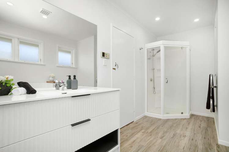 7 Holyoake Crescent Avalon_10