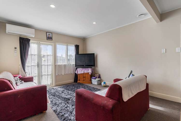 22 Young Crescent Drury_9