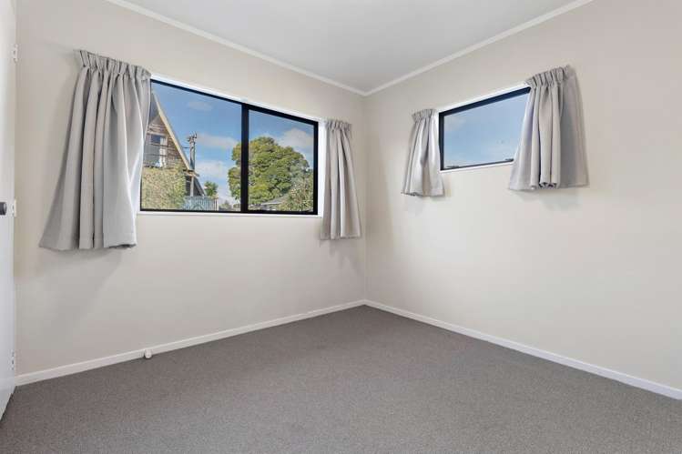 1 and 2/58 St Annes Crescent Wattle Downs_12