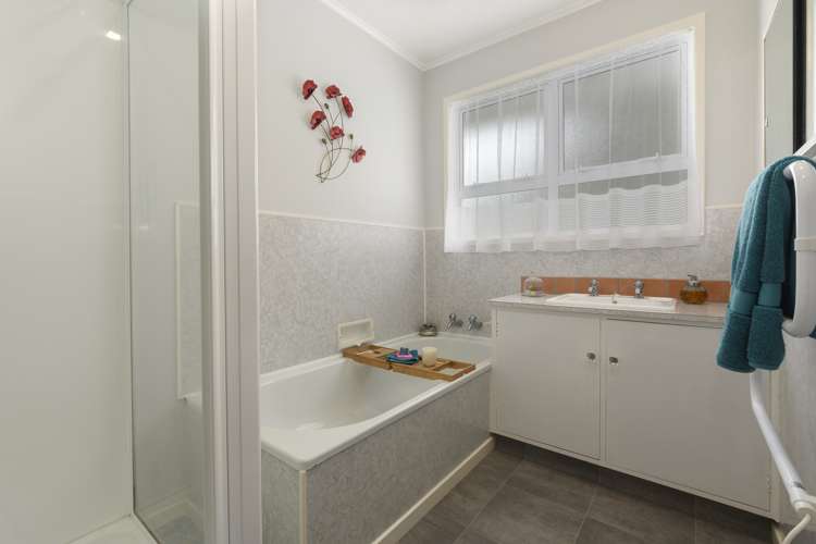 24 Highfield Crescent Brookfield_16