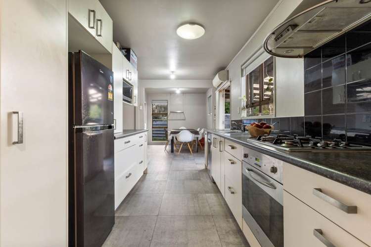 2/41 Challen Close_3