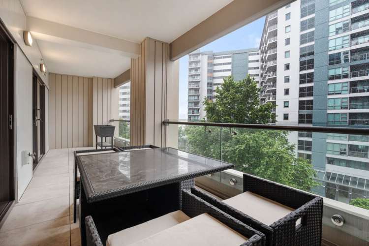 502/41 Beach Road City Centre_9