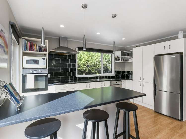 27 Tukanae Street Strathmore Park_6