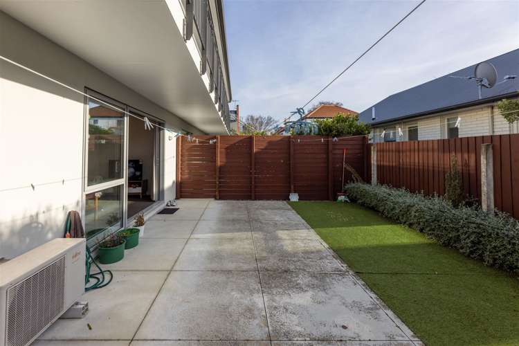 2/31 Clissold Street Merivale_6