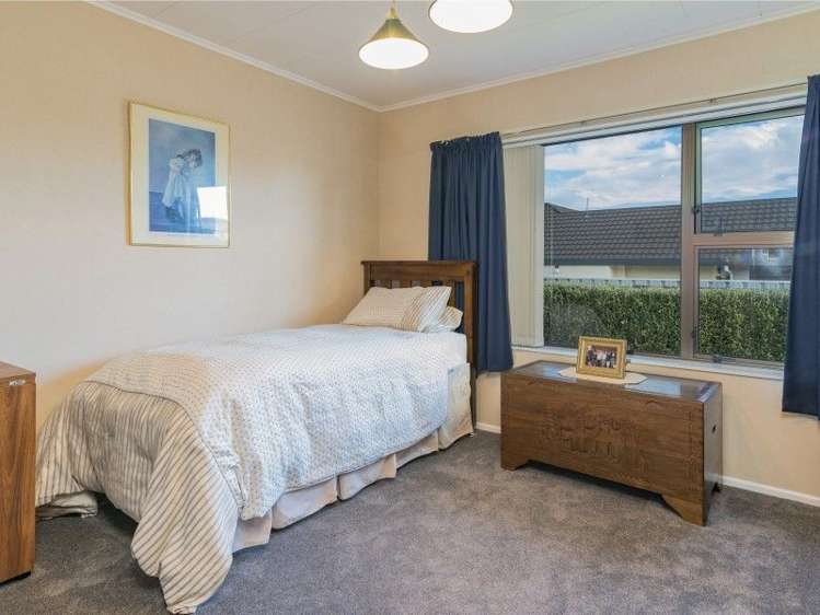 9 Aldinga Avenue Stoke_12