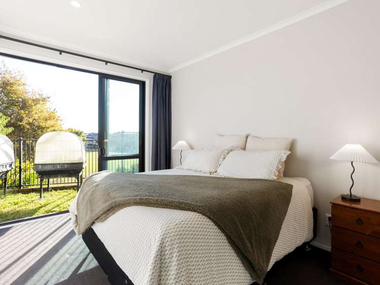 22 Pointon Glade Grandview Heights_11