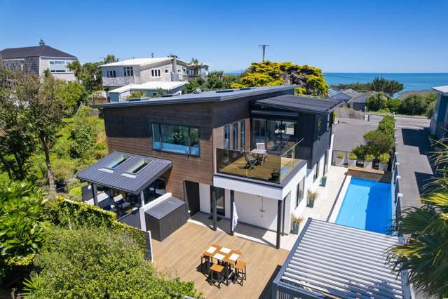 Exquisite coastal Raumati retreat