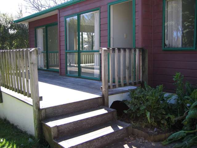 GLADSTONE SCHOOL NEXT DOOR & WALKING DISTANCE ...