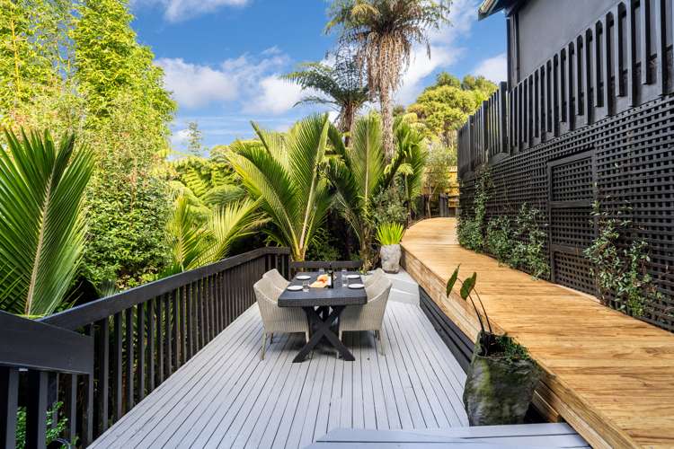 2/33 Sapphire Place Bayview_25