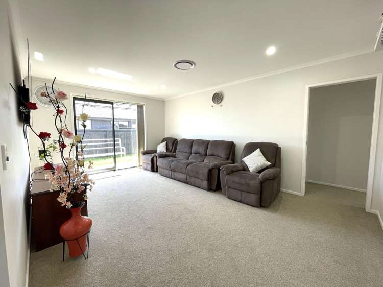 26 Honeyfield Drive 10861_8