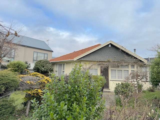 A home with new carpet, close to city centre