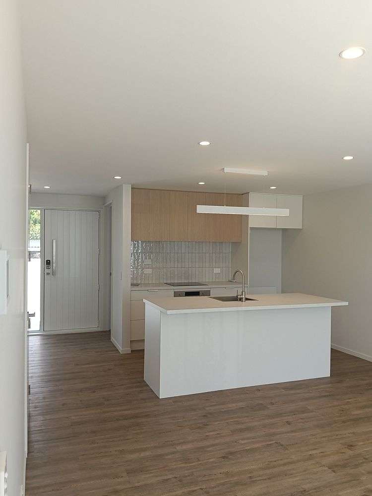 8/24 Dampier Street Woolston_6