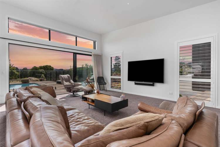 58 Colletts Road Mangaroa_1