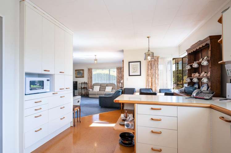 51 Churchill Avenue_4
