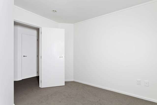 12D/6 Whitaker Place City Centre_4