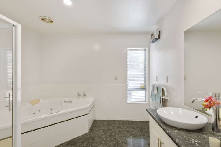 12 Thoresby Mews Avonhead_17