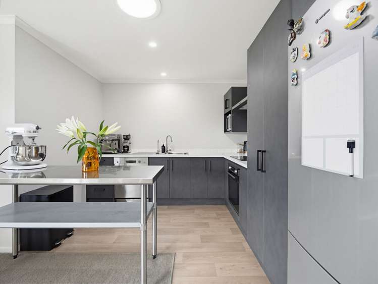 1/39 Saxbys Road Glenview_6