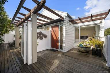 25A Hawera Road_2