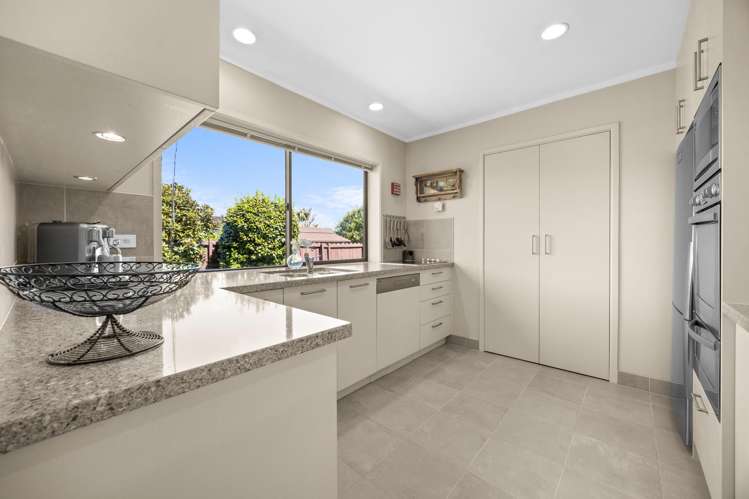 12 St Simon Place Botany Downs_21