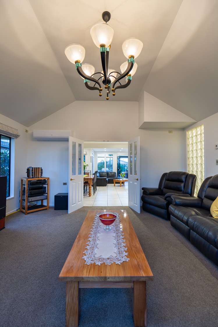 8 Di Pierri Way The Wood_10