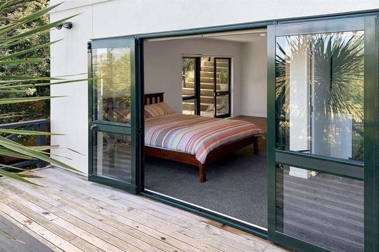 2/2 Parr Terrace Castor Bay_14