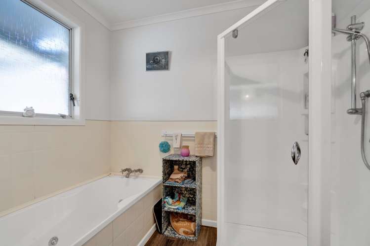 22 Waiwera Place Merrilands_13