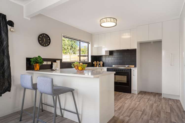 1/24 Archibald Road Kelston_6