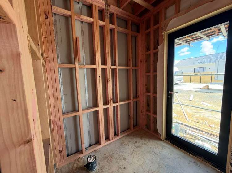 Unit 4, 91 Otuwairoa Esplanade Papakura_15