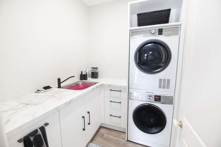 7 Ewan Place Taradale_14