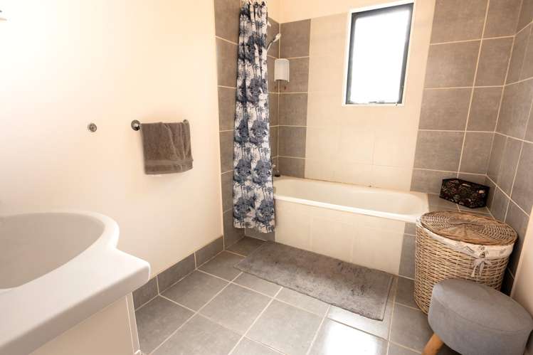 2 Alymer Place_5
