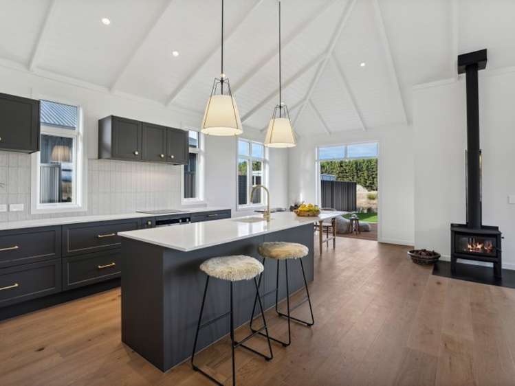 105 Burdon Loop Lake Hawea_6