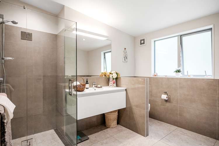 87 Roberts Road Matakatia_14