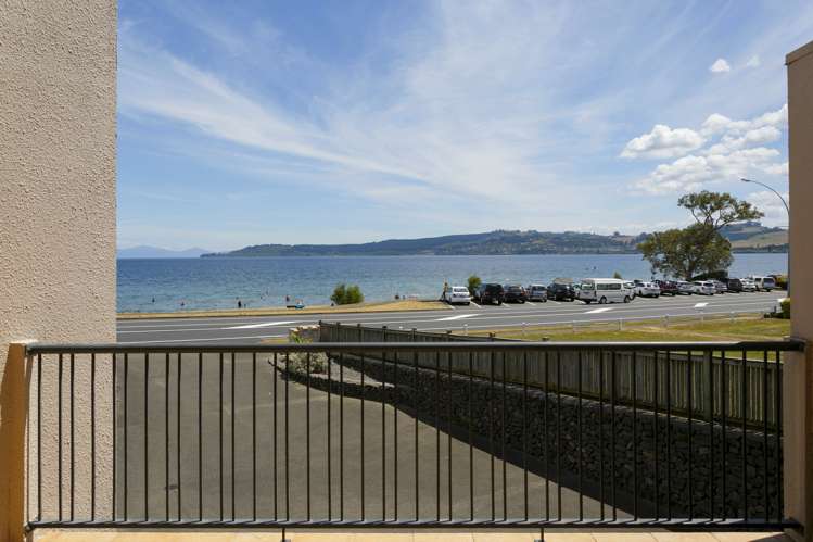 2/144 Lake Terrace Taupo_0